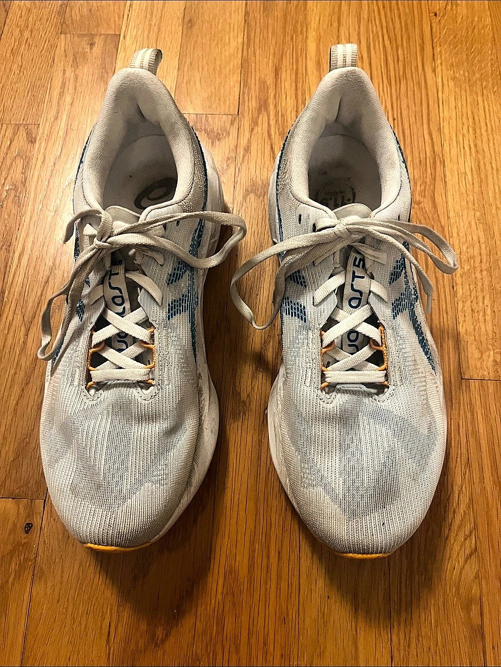 ASICS Novablast 5 Men’s Athletic Shoes White & Blue